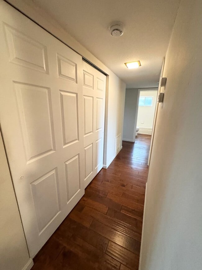 Building Photo - THREE BEDROOM TWO BATH HOME NEAR MANLOVE PARK SEE VIDEO