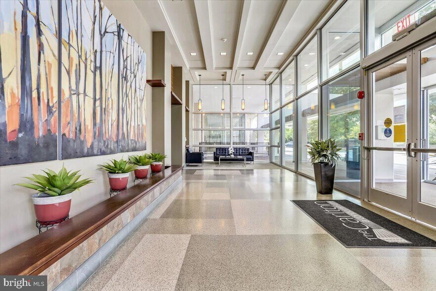 Building Photo - 4600 S Four Mile Run Dr