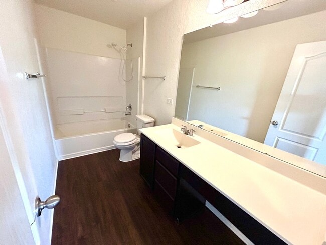 Building Photo - Stunning 3BD/2.5BA Two-Story Home with Office & Loft Near Brooks City Base!