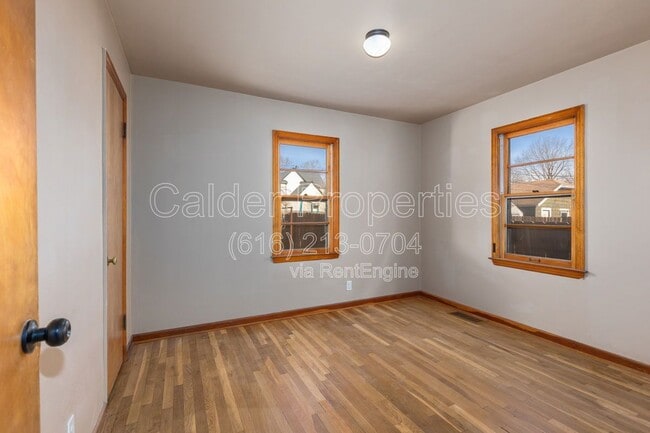 Building Photo - 1115 Lake Michigan Dr NW