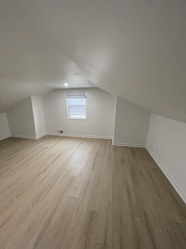 Building Photo - 107 Shoup St