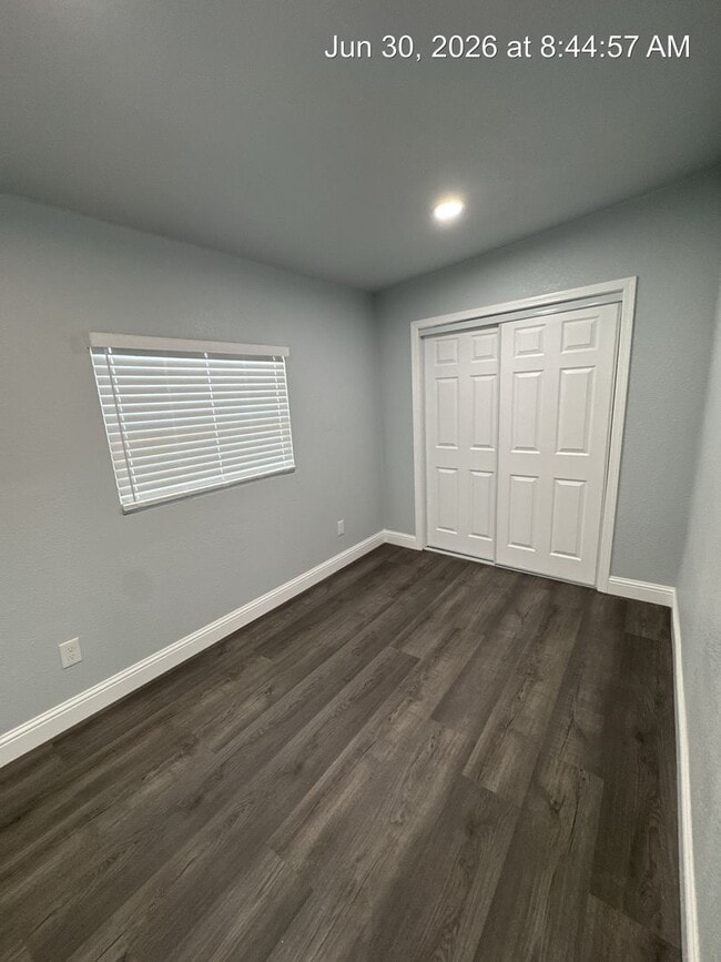 Building Photo - 2543