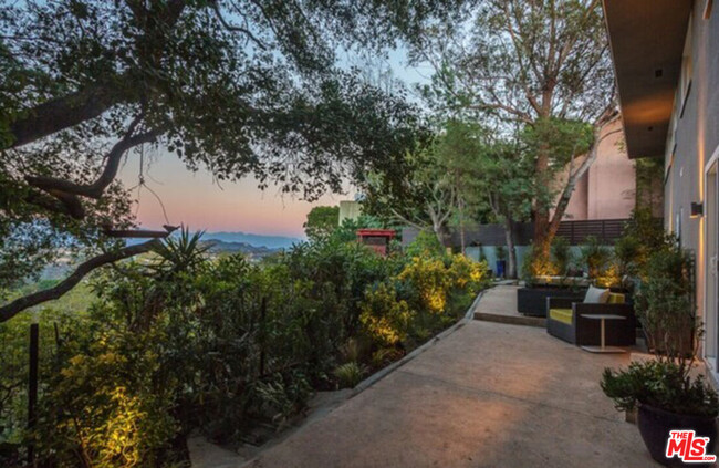 Building Photo - 8809 Appian Way