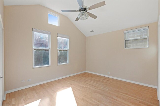 Building Photo - 2 bedroom in Chicago IL 60642