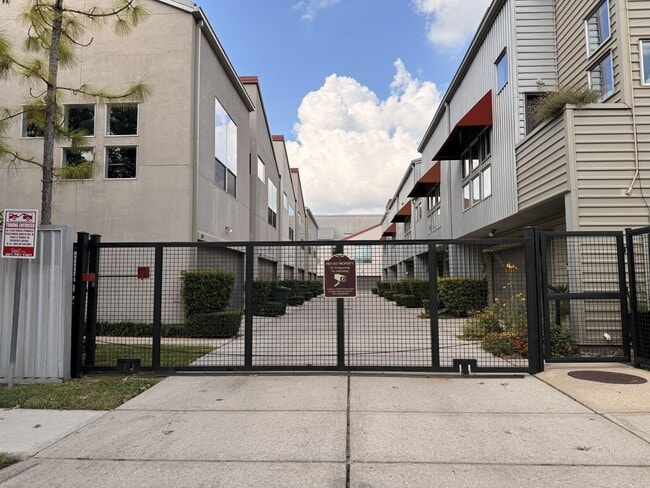 Building Photo - 317 Sydnor St