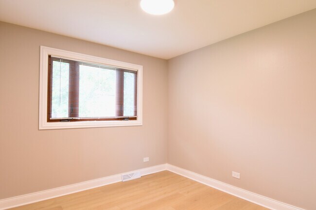 Building Photo - 515 N La Londe Ave