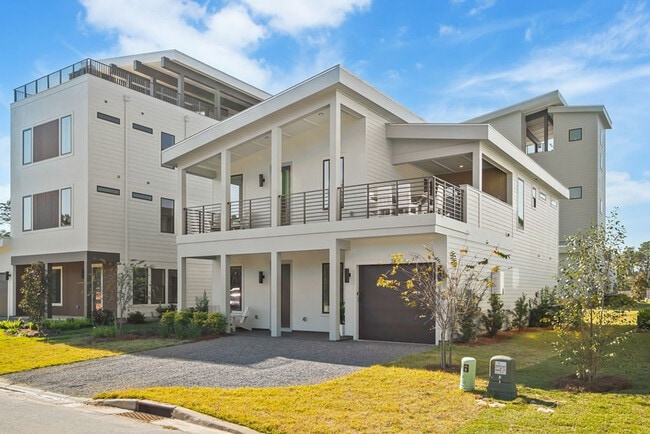 Building Photo - 31 Sarah St