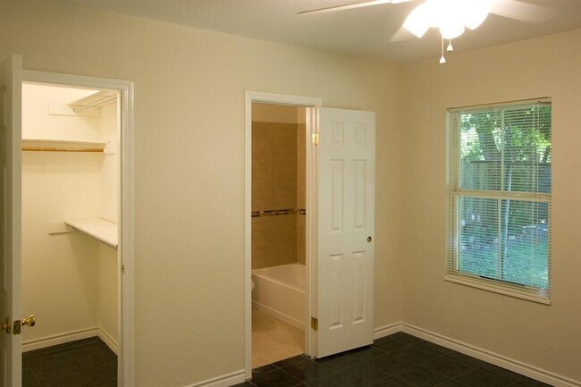 Building Photo - 5901 S 1st St