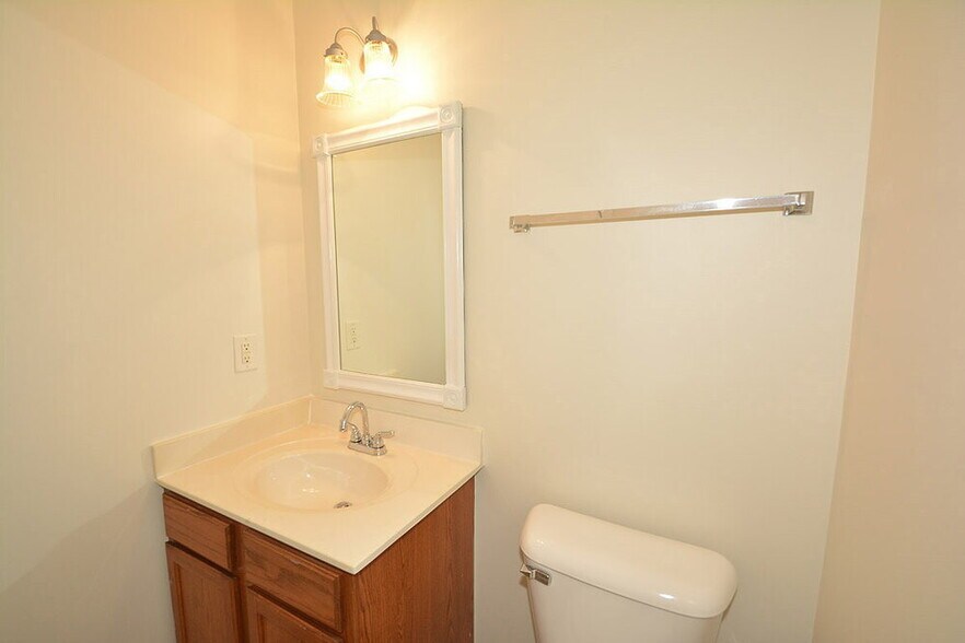 Building Photo - 3146 Crestwell Dr