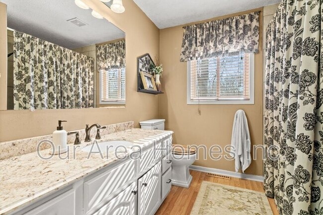 Building Photo - 4850 McAllister Ave NE