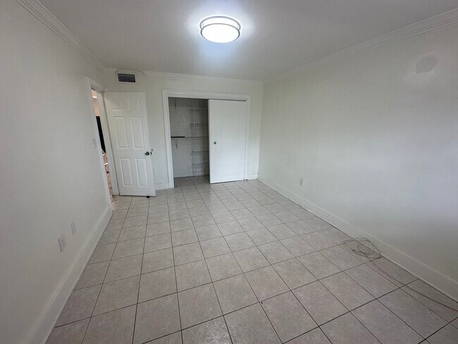 Building Photo - 1747 Rodman St