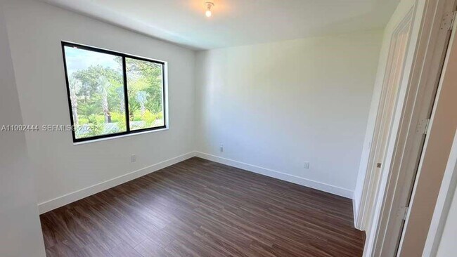 Building Photo - 19708 NE 14th Ave