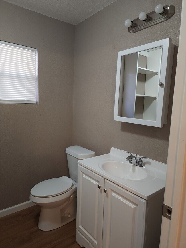 Building Photo - Freshly Renovated Home with Modern Finishes