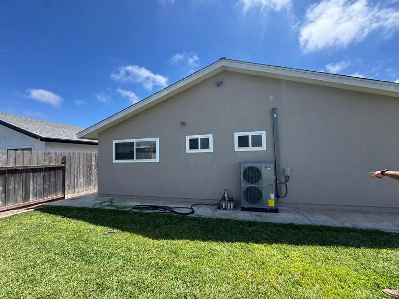 New AC - 1630 Ionian St