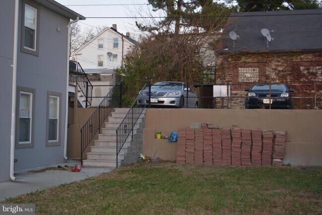 Building Photo - 3715 Falls Rd