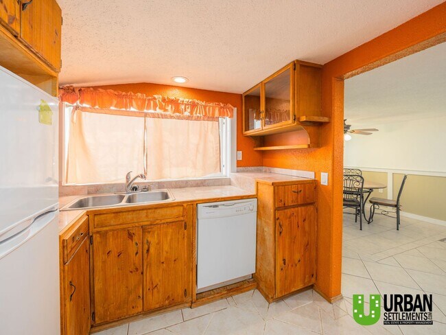 Building Photo - Charming 1-Bedroom Home with Cozy Upgrades...