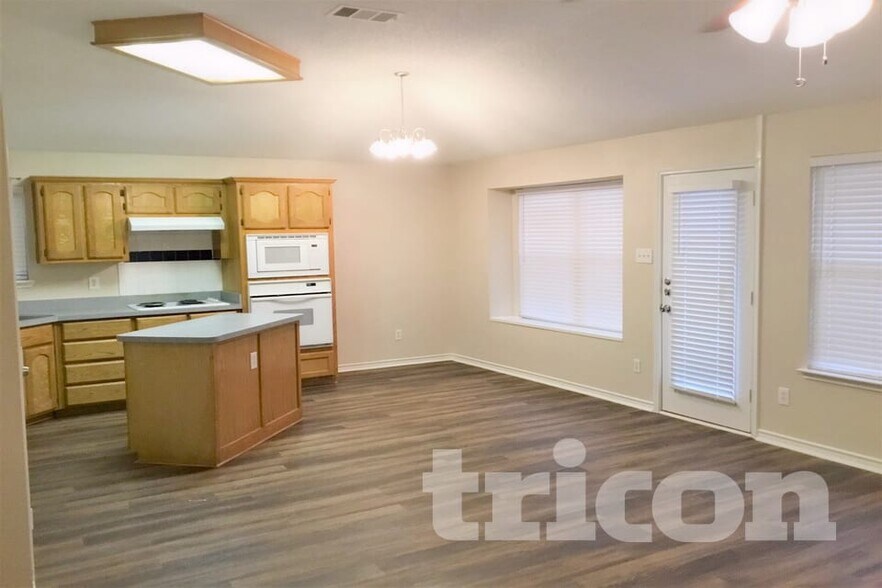 Building Photo - 1558 Aberdeen Dr