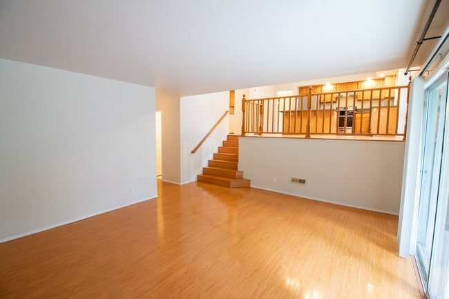 Building Photo - 4bd/2.75ba Sammamish Home