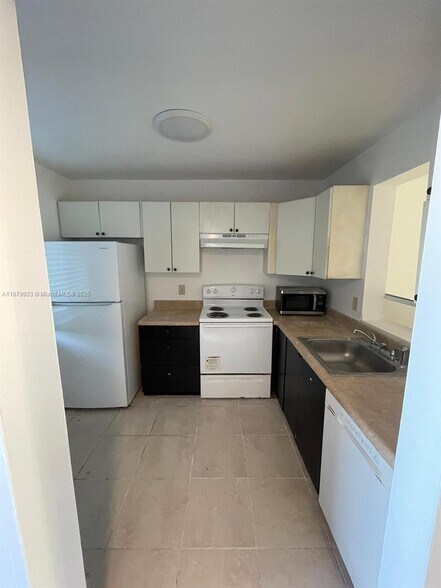 Building Photo - 8610 N Sherman Cir