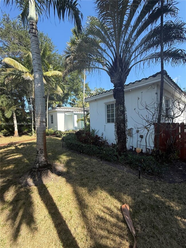 Building Photo - 260 NE 95th St