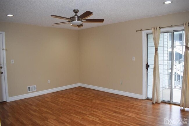 Building Photo - 61 Brighton Way