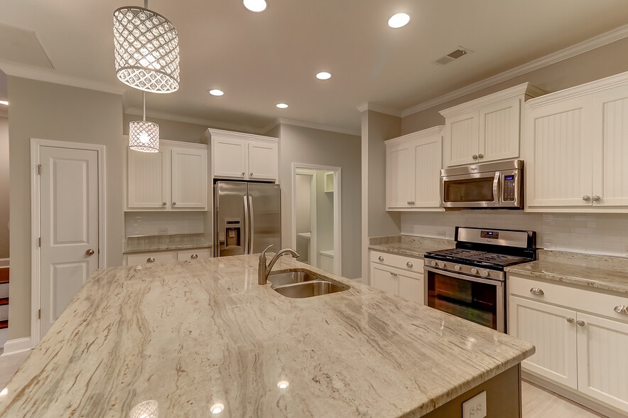 Kitchen - 2069 Kings Gate Ln