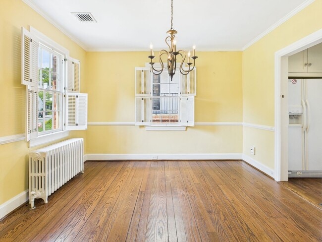 Building Photo - 307 Lexington Rd