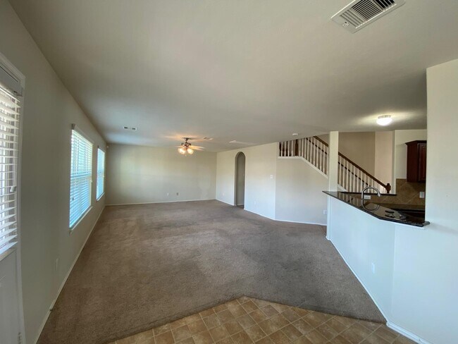 Building Photo - 1515 Daffodil Rd