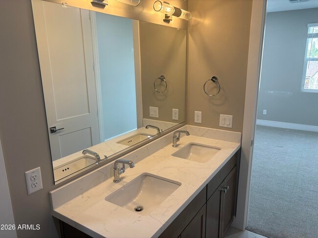 Building Photo - 1017 E Pasadena Ave