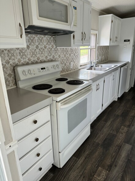 Building Photo - 3900 Johnson Rd