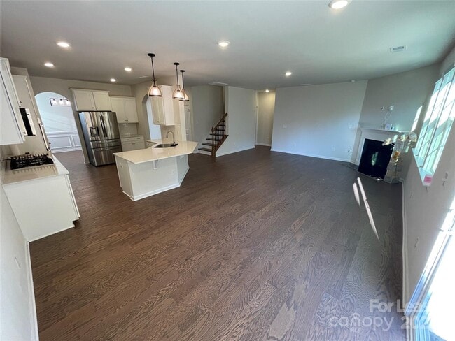 Building Photo - 398 Kennerly Center Dr