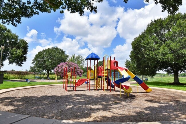 Building Photo - 2910 Walnut Springs Dr