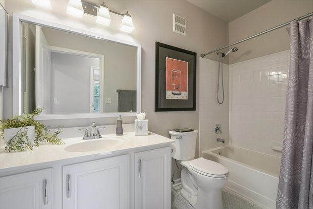 Building Photo - 2562 Golf Ridge Cir