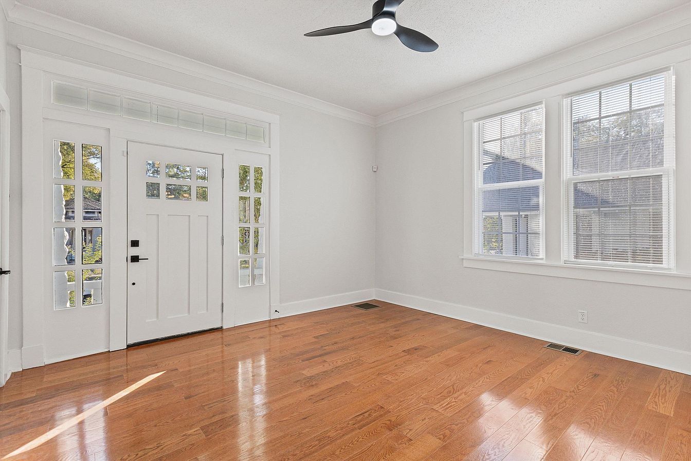Building Photo - 1352 Faxon Ave