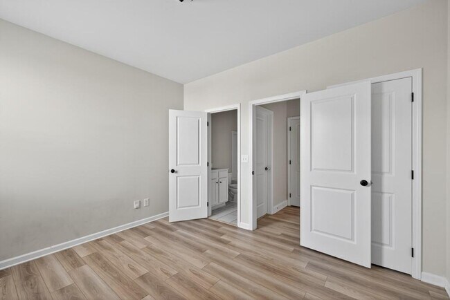 Building Photo - 4407 Silver Oak Dr SW