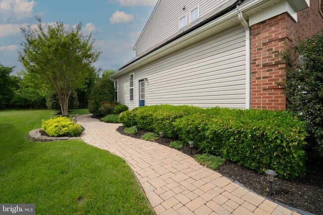 Building Photo - 10955 Southcoate Village Dr