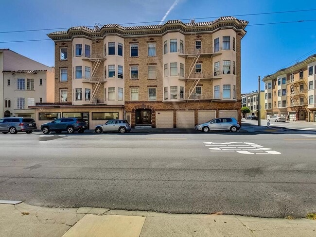 Building Photo - 2485 Chestnut St