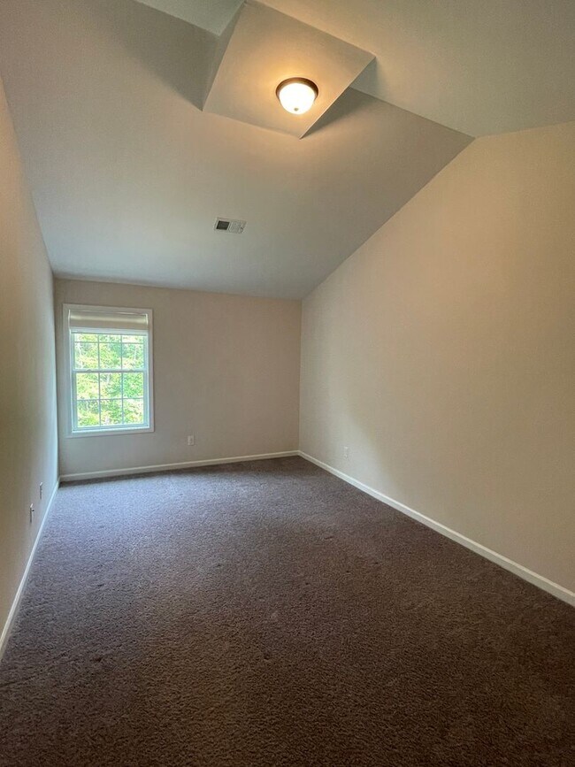 Building Photo - 222 Palisade Rdg