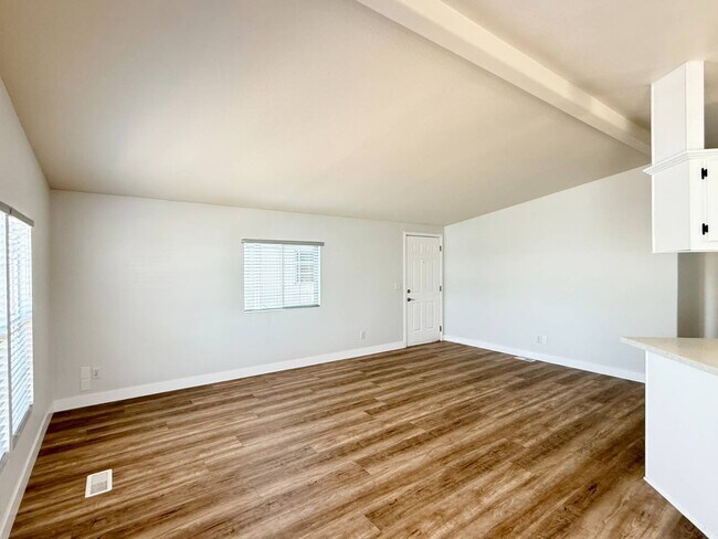 Building Photo - 4 Magnolia Via