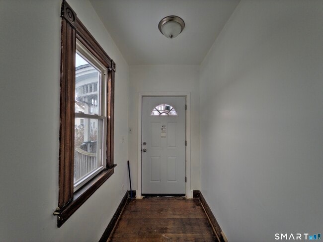 Building Photo - 64 Wood St