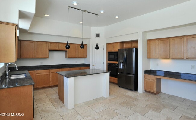 Building Photo - 12866 N High Hawk Dr