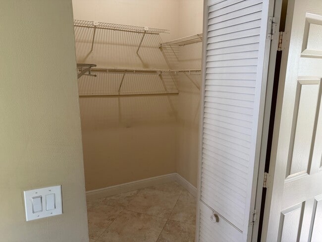 Building Photo - 10123 Caoba St