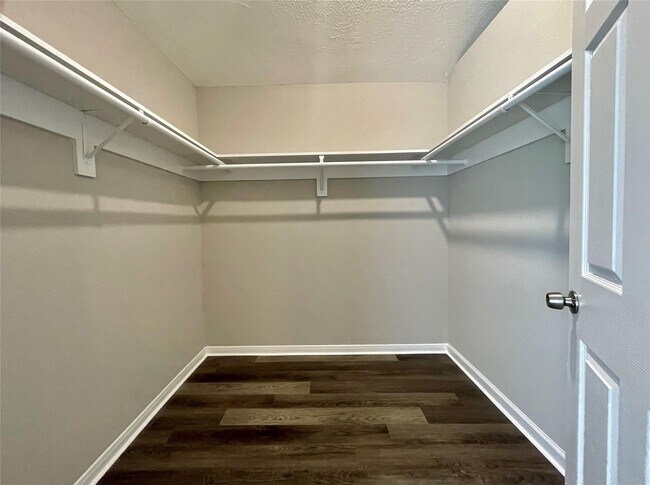 Building Photo - 7011 Brockington Dr