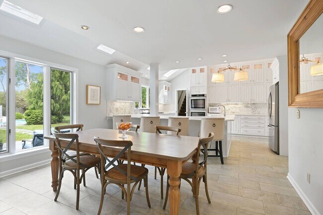 Building Photo - 35 Toylsome Ln