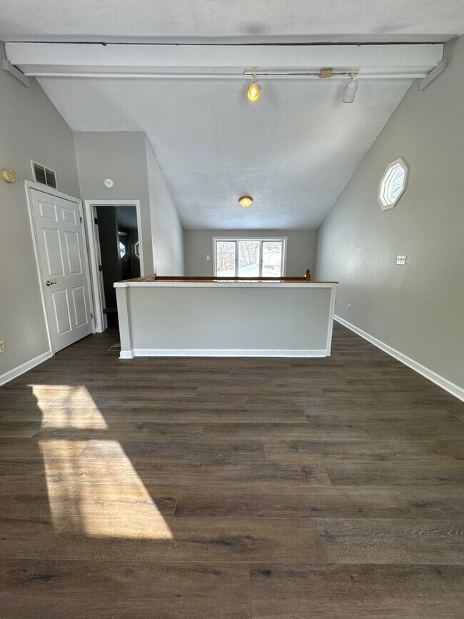 Building Photo - 338 N Skyline Dr