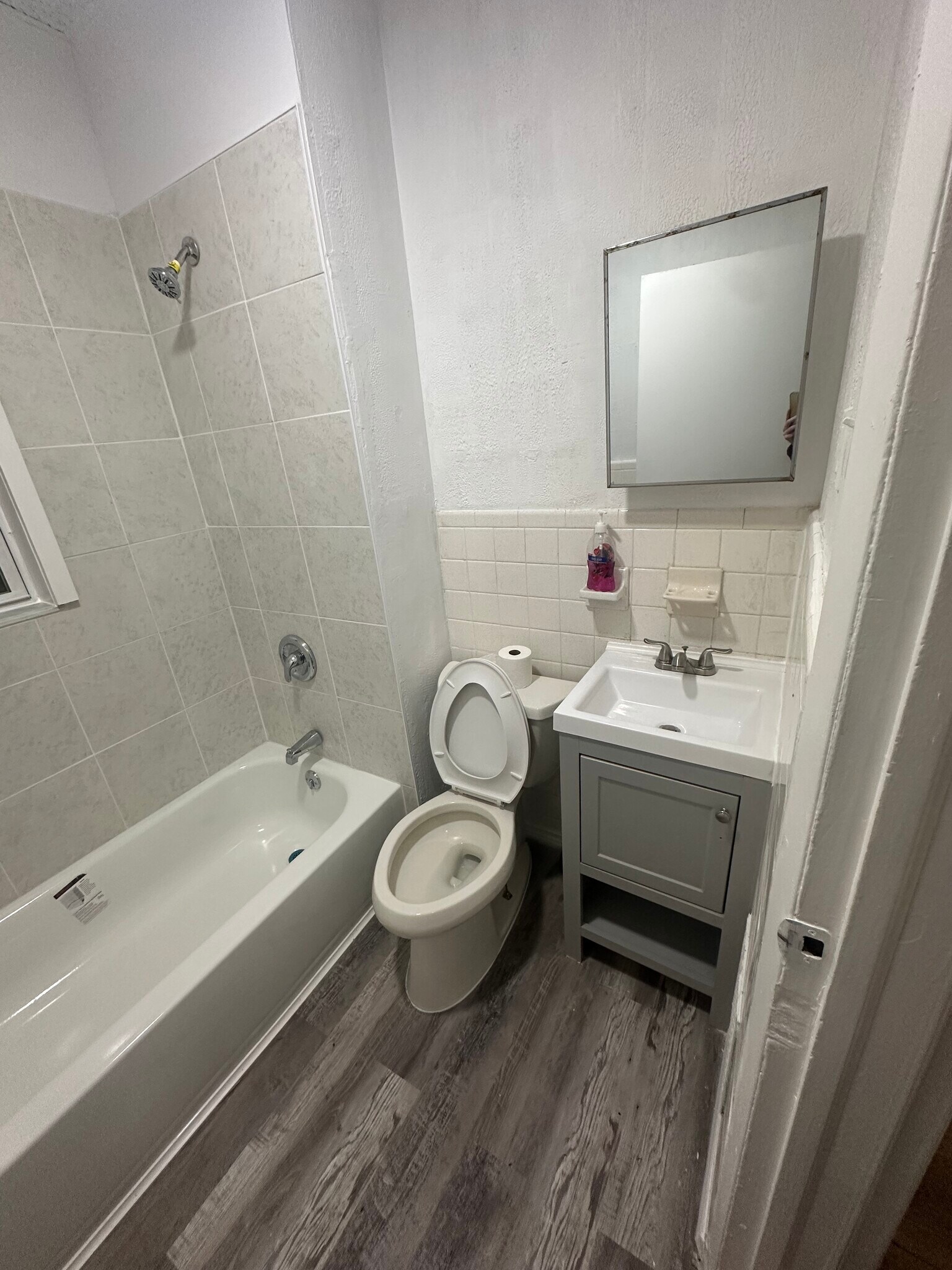 Building Photo - 96 N Essex Ave