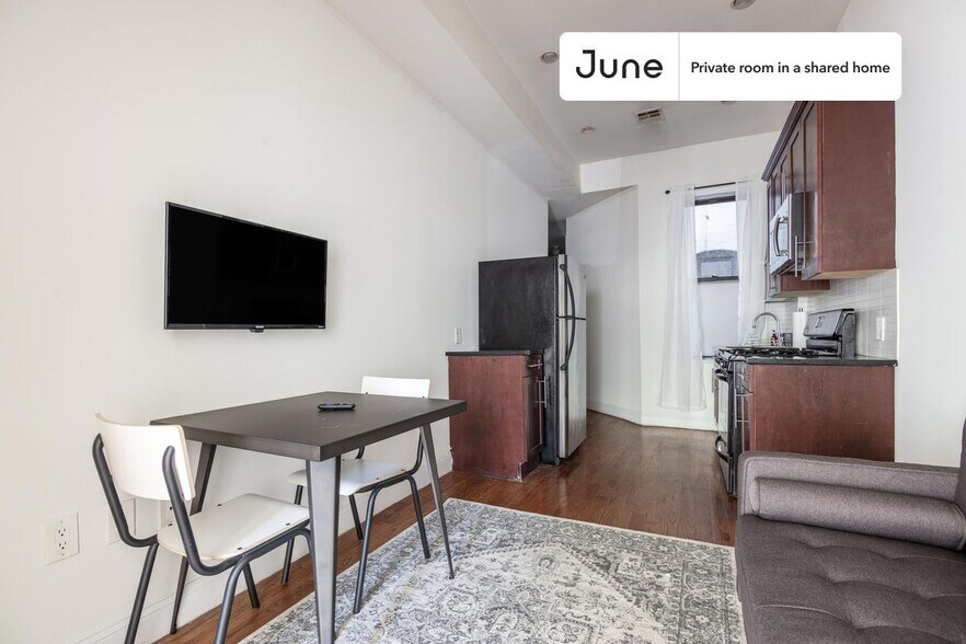 Building Photo - Private bedroom in 4 bed/1 bath Home