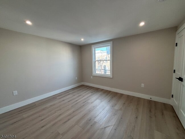 Building Photo - 136 Elm St