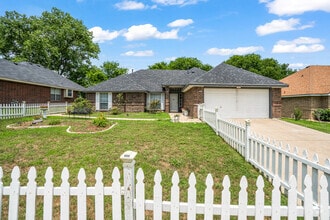 Building Photo - 406 Gina Dr