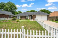 Building Photo - 406 Gina Dr
